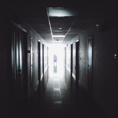 Corredor-hospital-vazio-Pixabay