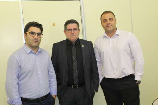 Presidente Marcelo Matias com o presidente da ABSM, Rafael França (E), e o diretor executivo Ricardo Pigatto (D)
