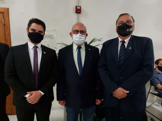 Rovisnki com secretário municipal da saúde, Mauro Sparta, e Renato Ramalho, secretário extraordinário de Enfrentamento ao Coronavírus de Porto Alegre