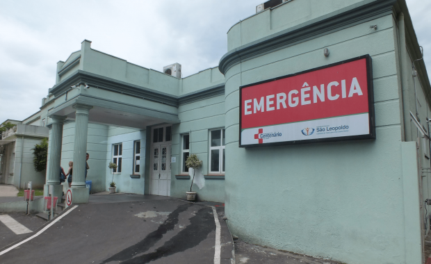 Entrada da emergência do Hospital Centenário, de São Leopoldo