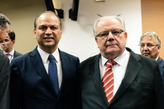 Presidente do Simers, Paulo de Argollo Mendes, ao lado do Ministro da Saúde, Ricardo Barros. Foto: Juliane Soska/Simers